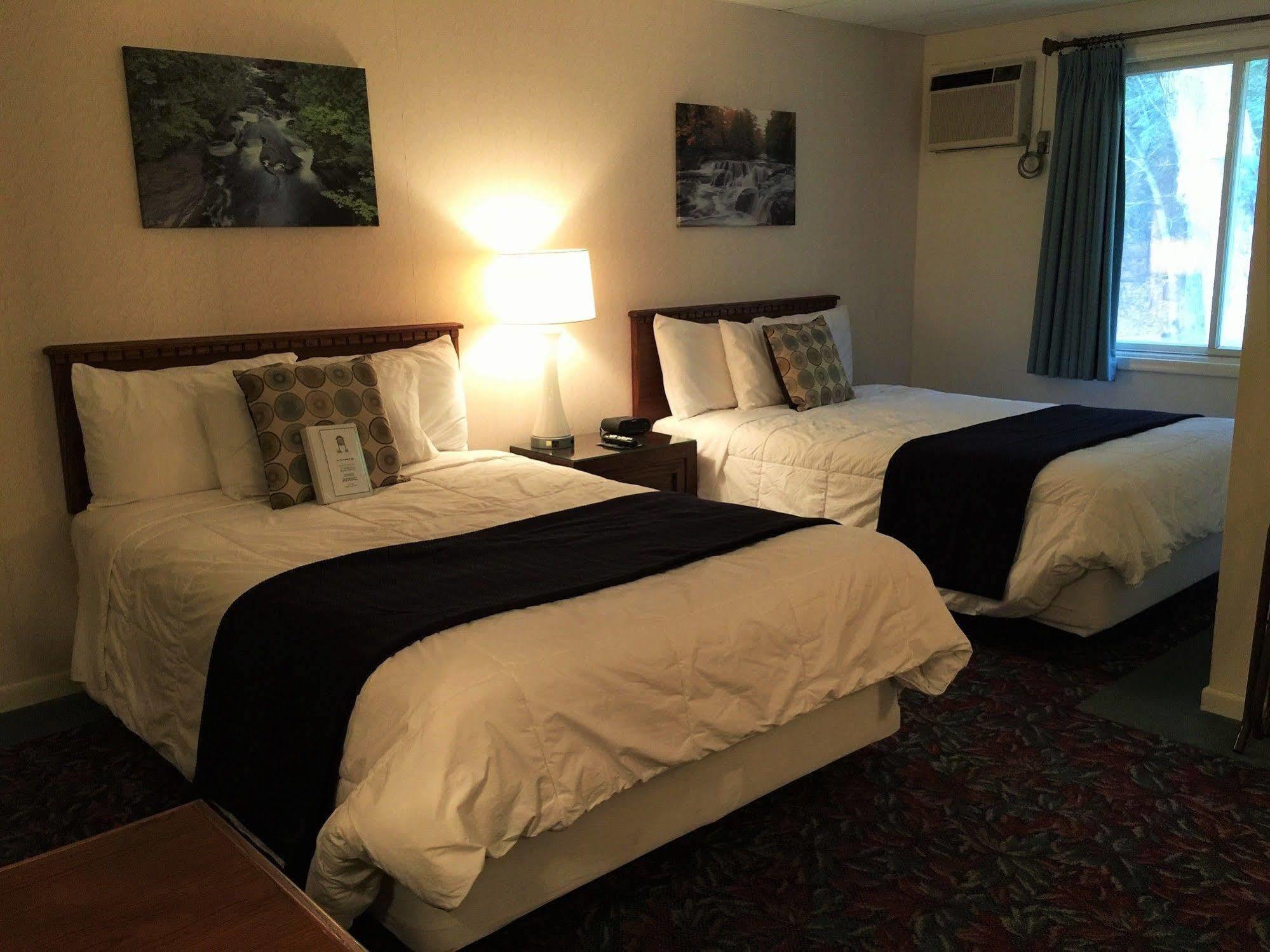 Cedar Motor Inn Marquette Eksteriør billede
